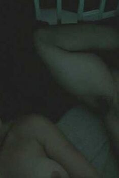 Голая Энджи Мейкледжон в фильме «Большой приз», 2001