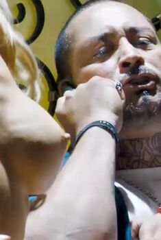 Голая Энн МакДэниелс в фильме «Драйвер на ночь», 2014