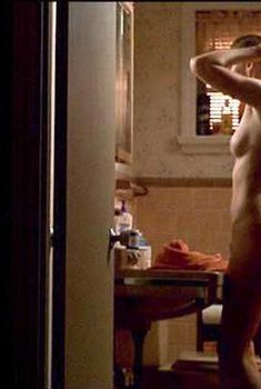 Голая Энн Морган в фильме «С любовью, Лайза», 2002