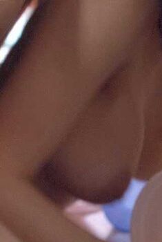 Голая Энн Нахабидиан в фильме «Танец на лезвии», 2001