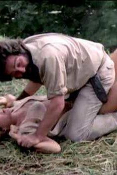 Голая Энн Сидни в фильме «Сокровища Амазонки», 1985