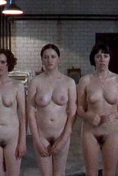 Голая Энн-Мэри Дафф в фильме «Сестры Магдалины», 2002