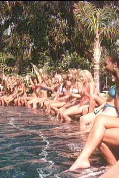 Голая Эрика Бойер в фильме «Повелители мира», 2008