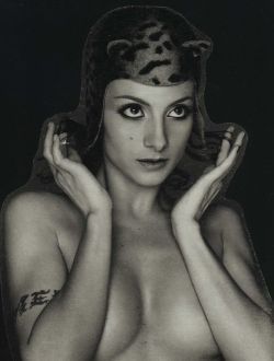 Голая Найва Нимри