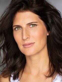 Энджи Булларо