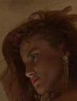 Голая Эмили Хиннек