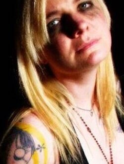 Голая Эмили Хаак