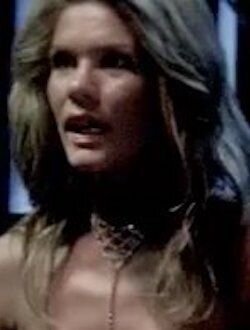 Голая Элизабет МакДональд