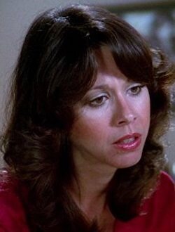 Голая Элейн Гифтос