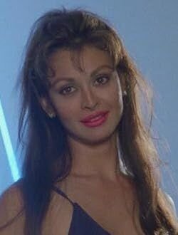 Эдриэнн Сакс