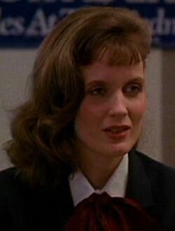 Стефани Менуэз